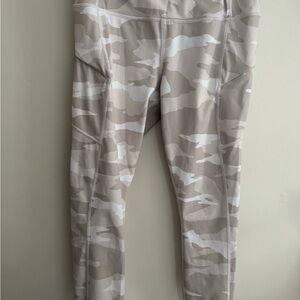 Kids Camo Leggings in Gray and White